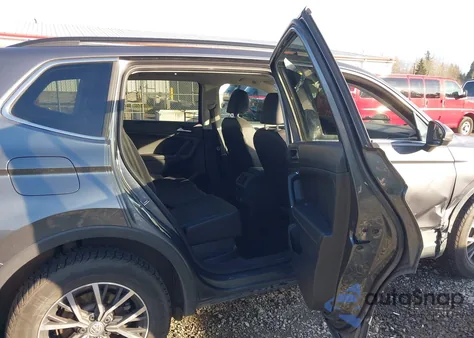 2020 Volkswagen Tiguan 2.0T Se/2.0T Se R-Line Black/2.0T Sel z USA, uszkodzony, nr VIN 3VV2B7AX0LM052240